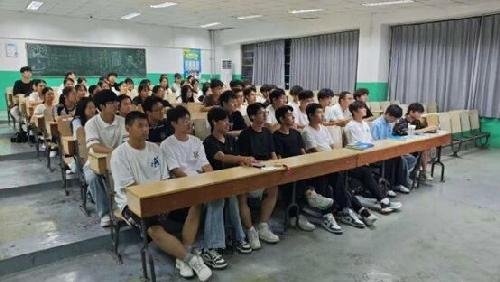 备考指南明方向，经验传承助启航——我院举办四六级高分备考分享会